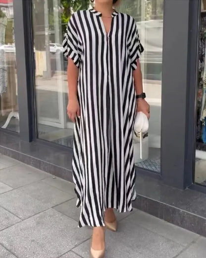 Koszulowa sukienka z dekoltem w serek w prążki