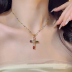 💎 50% DESCONTO!! ✝️ Colar colorido com pendente de cruz de strass – brilho intenso, comprimento ajustável e um look marcante ✨