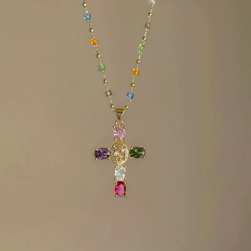 💎 50% DESCONTO!! ✝️ Colar colorido com pendente de cruz de strass – brilho intenso, comprimento ajustável e um look marcante ✨