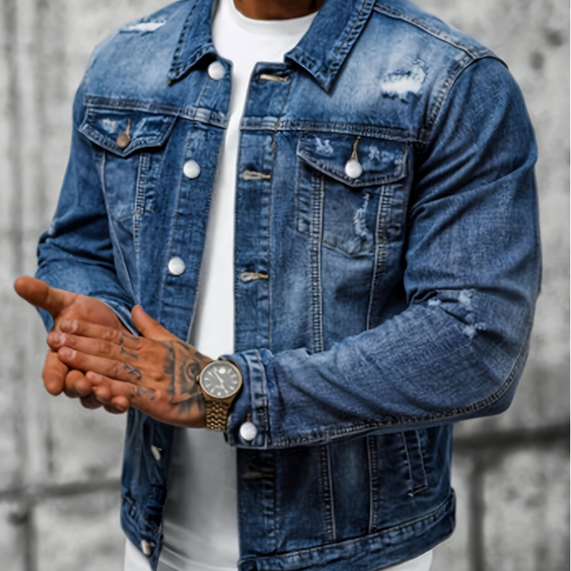 Casaco de ganga casual para homem com visual desgastado e roupa íntima vintage.