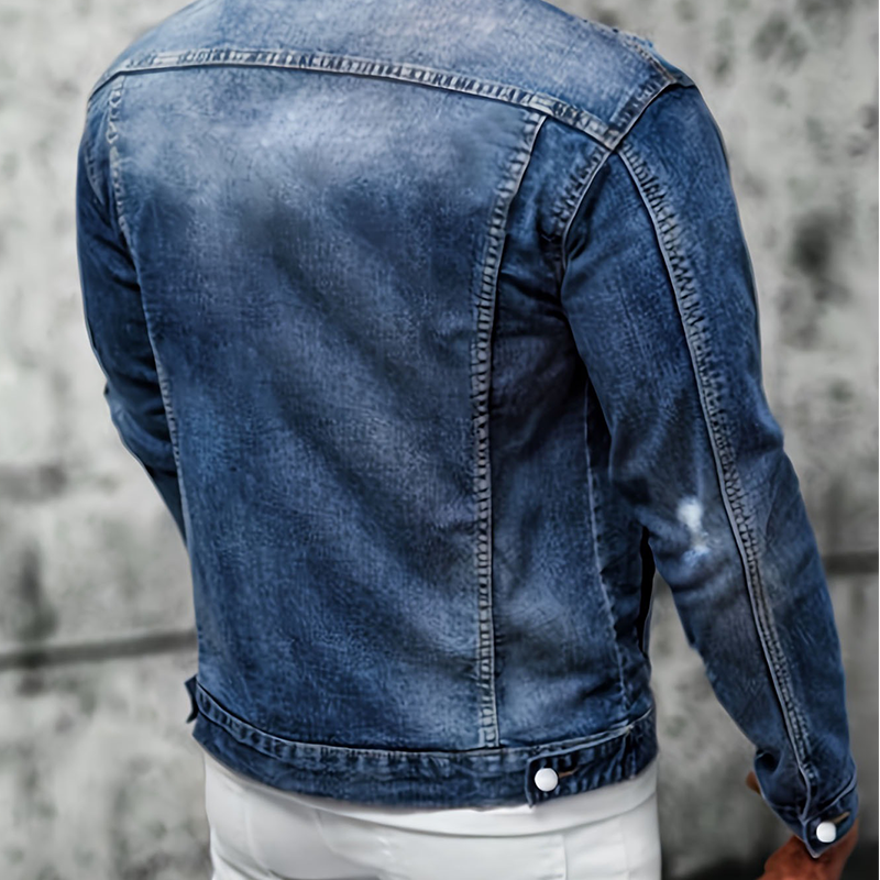Casaco de ganga casual para homem com visual desgastado e roupa íntima vintage.