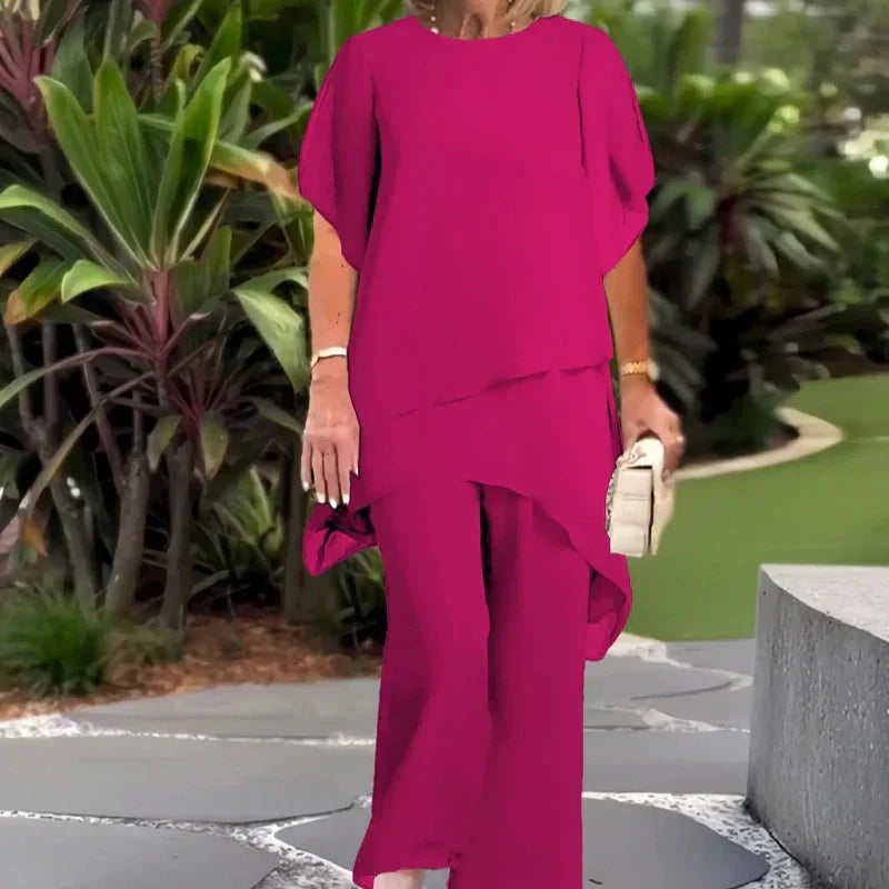 Encantador conjunto de blusa irregular e calças pantalona