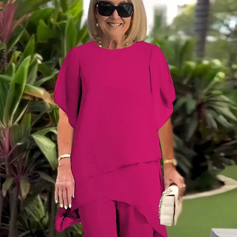 Encantador conjunto de blusa irregular e calças pantalona