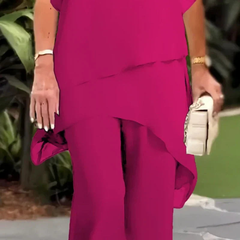 Encantador conjunto de blusa irregular e calças pantalona