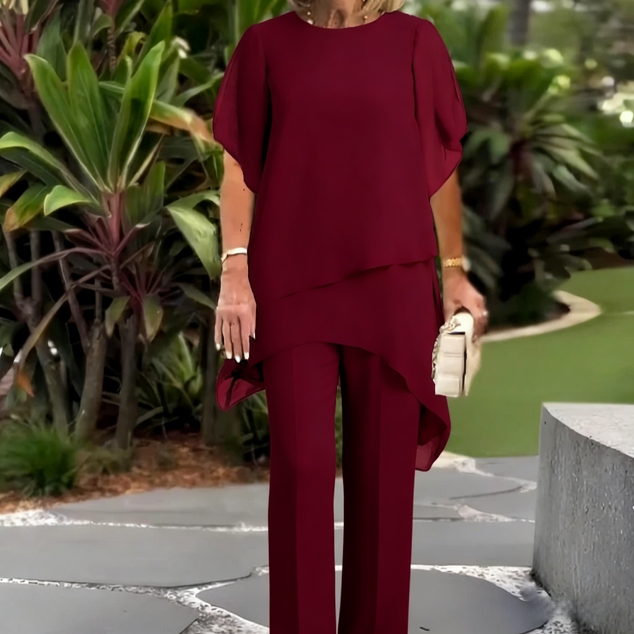Encantador conjunto de blusa irregular e calças pantalona