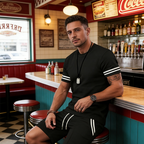 Conjunto de t-shirt e calções às riscas para homem