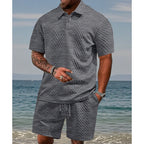 Conjunto de 2 peças para homem: camisola de manga curta com gola virada e padrão diamante e calções com cordão