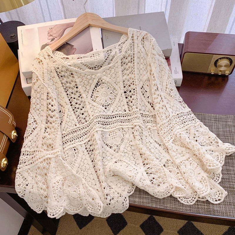 Blusa de mulher em renda com inspiração vintage.